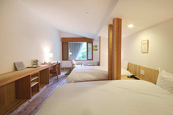 デラックスルームRoom201 上質なソファと一人掛けソファをアクセントに、ぬくもりあふれる北欧家具でコーディネート。リピーター率の高い、落ち着いた雰囲気のお部屋です。 デラックスルームRoom201 上質なソファと一人掛けソファをアクセントに、ぬくもりあふれる北欧家具でコーディネート。リピーター率の高い、落ち着いた雰囲気のお部屋です。